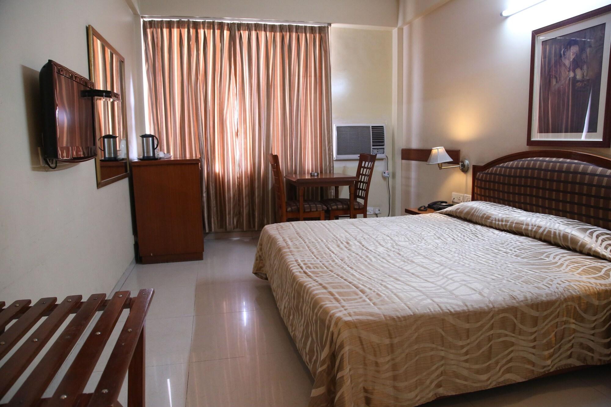 The Tourist - 1 Min From Railway Station Hotel 3*
