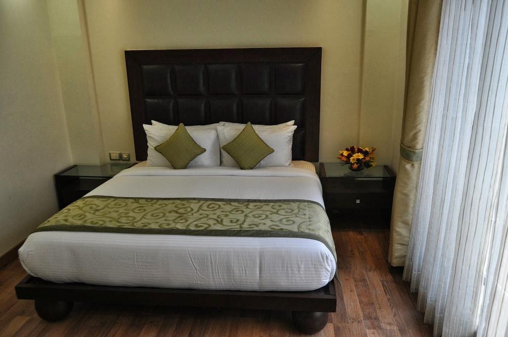 The Grand Orion - Kailash Colony Hotel