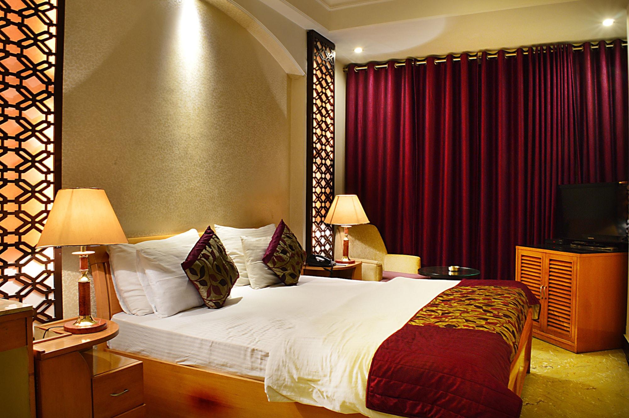 Hotel Emperor Palms 3*