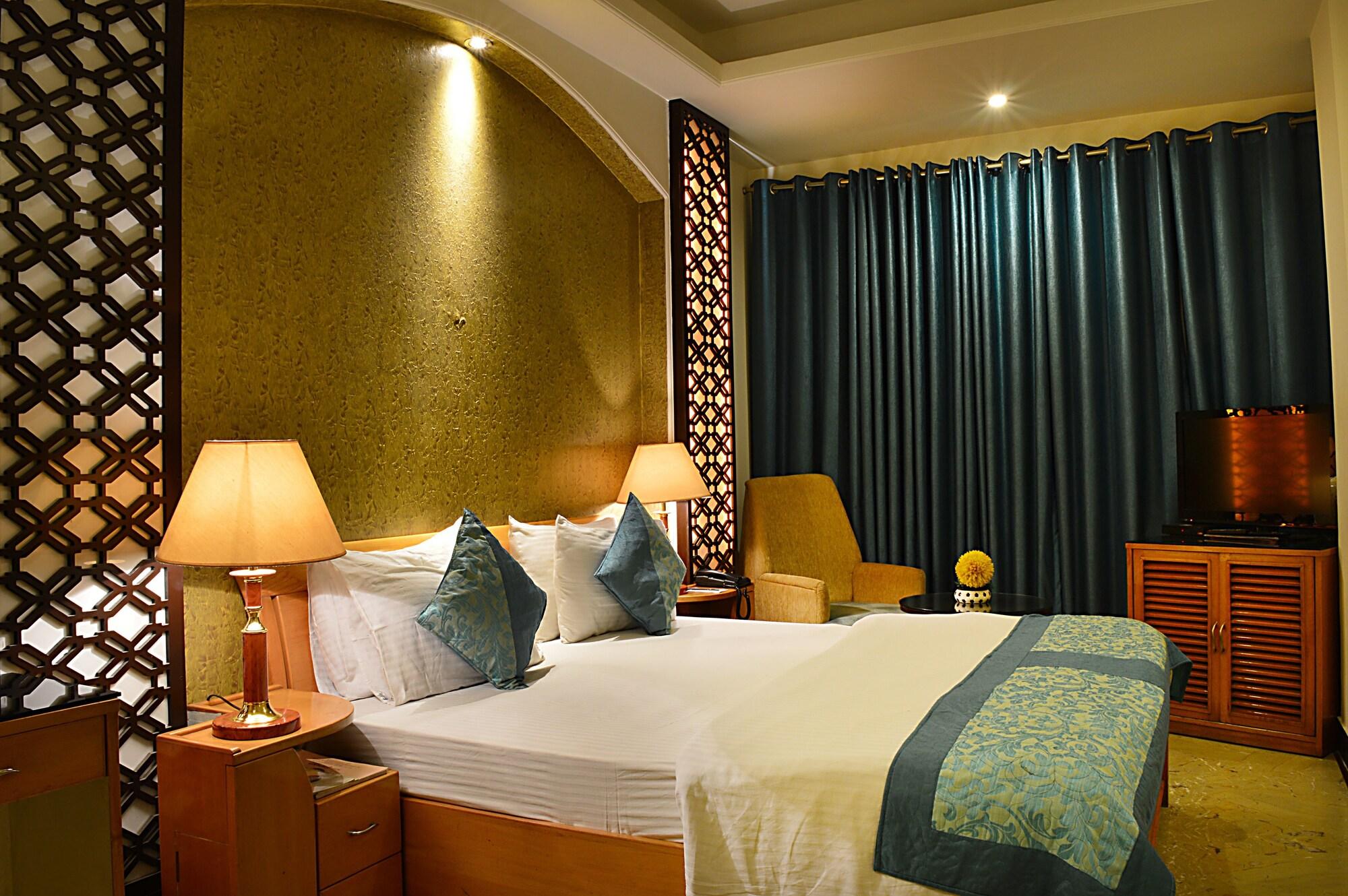 Emperor Palms Hotel