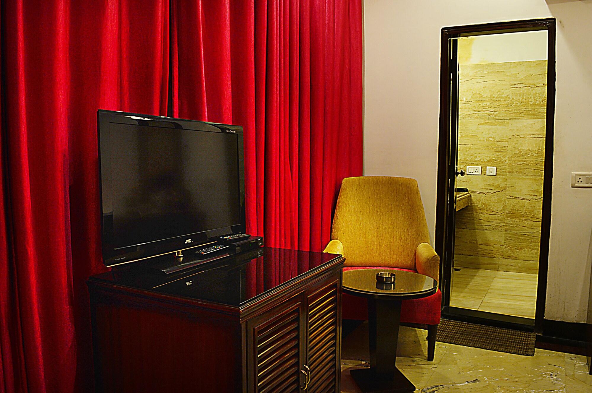 Hotel Emperor Palms 3*
