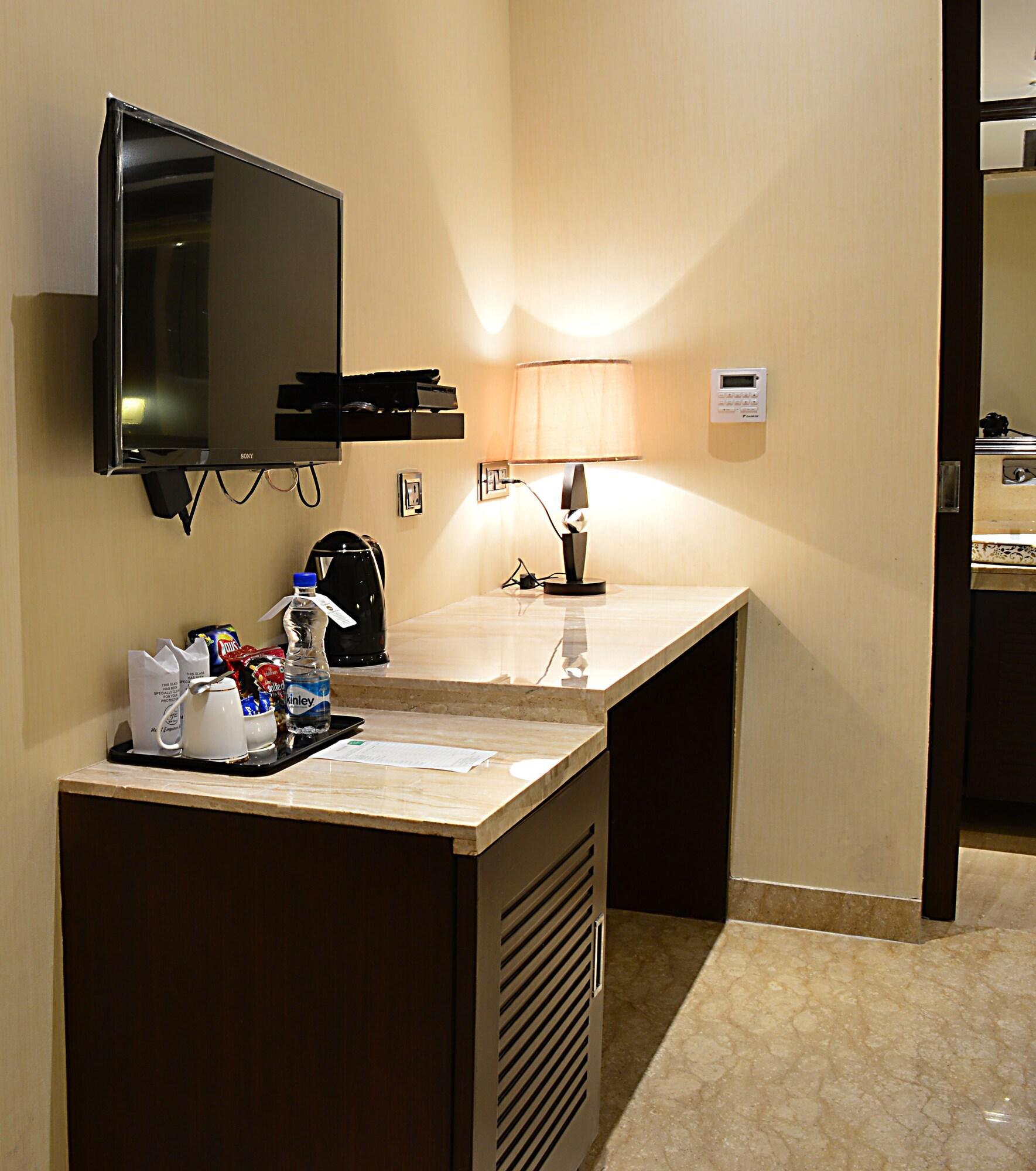 Emperor Palms Hotel