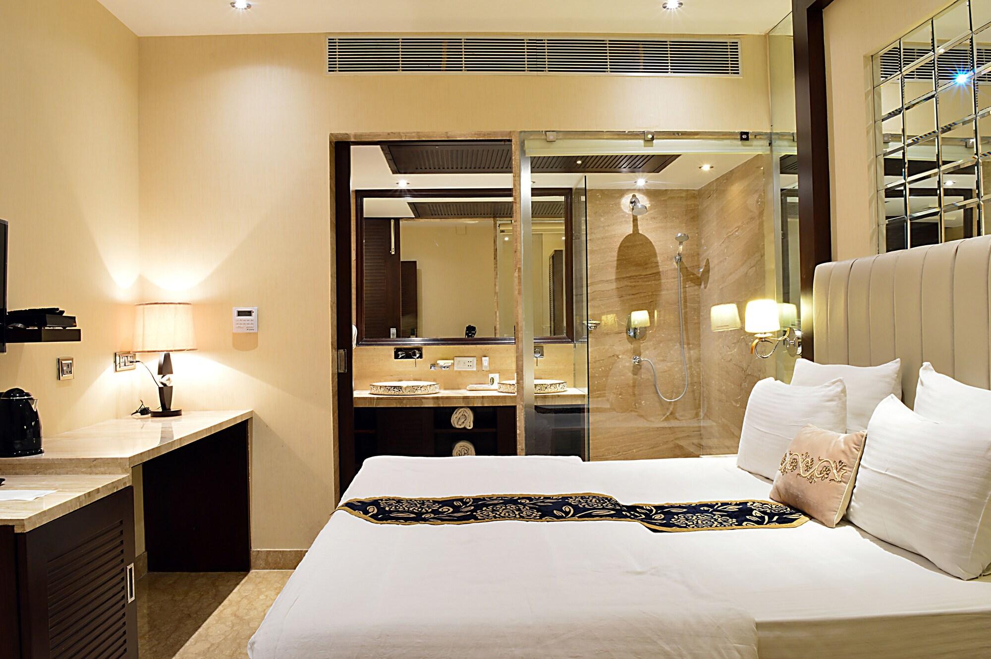 Emperor Palms Hotel