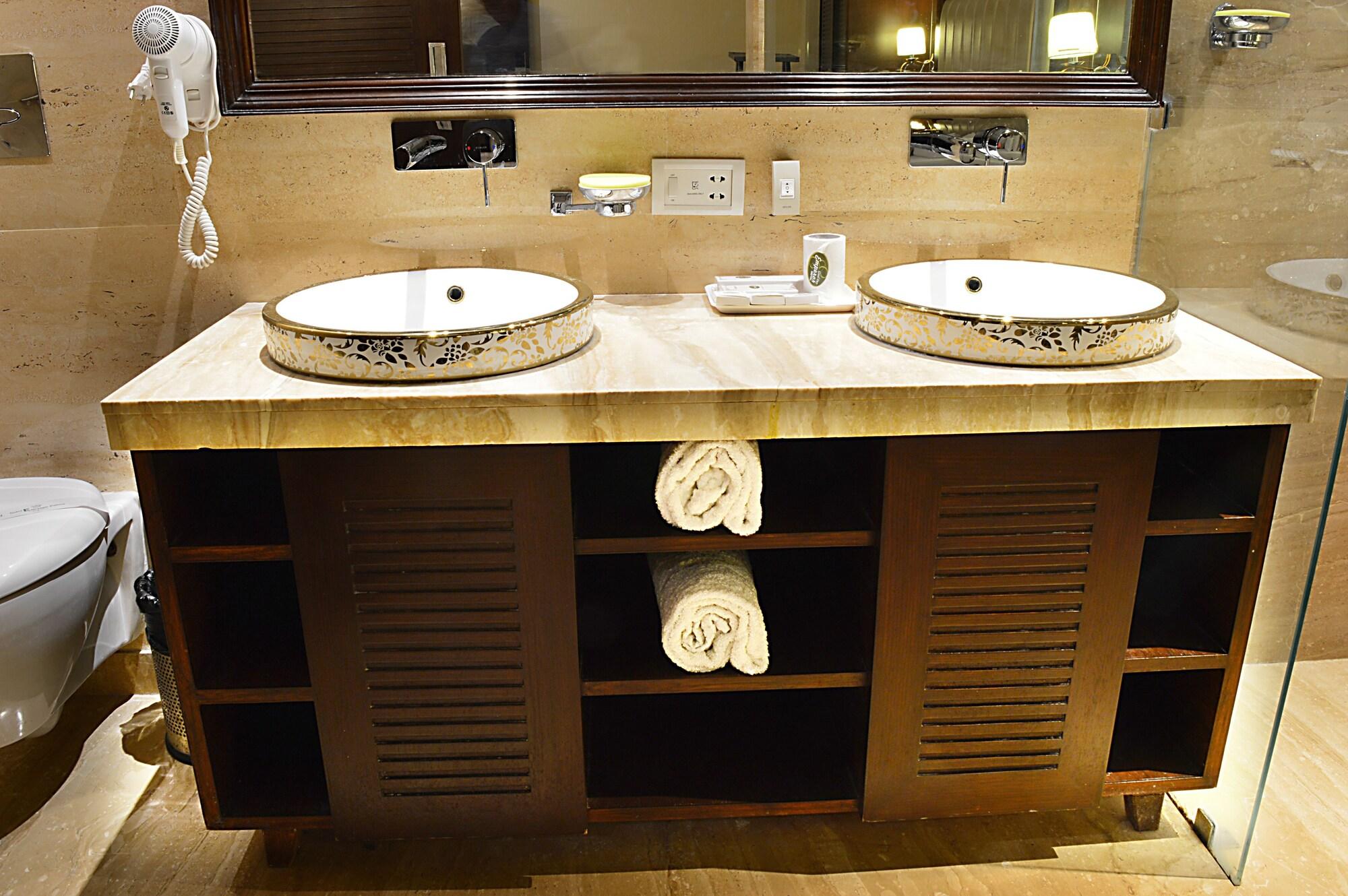 Hotel Emperor Palms New Delhi