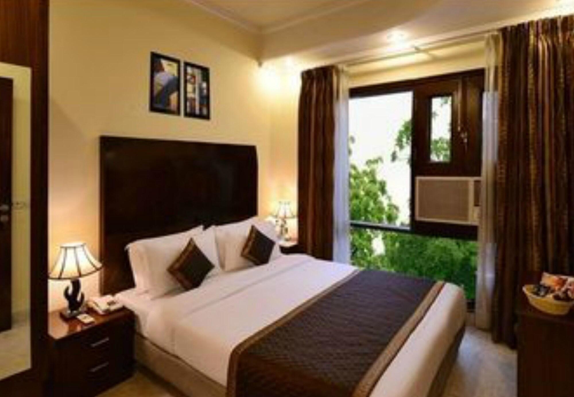 Hotel Kastor- Near Nehru Place- Gk 2- M Block Market-gk Metro Station-dr As Clinic 3*