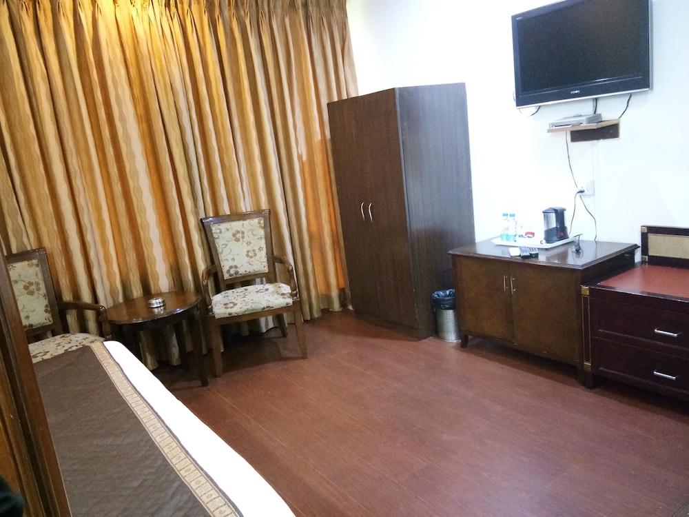 Kastor- Near Nehru Place- Gk 2- M Block Market-gk Metro Station-dr As Clinic