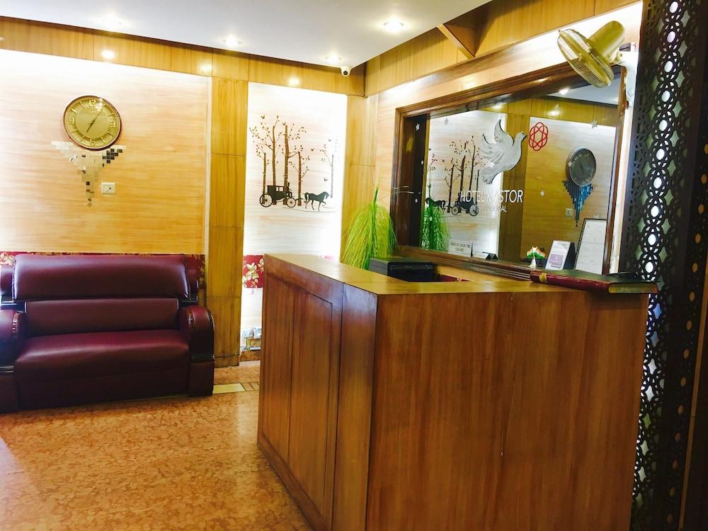 Kastor- Near Nehru Place- Gk 2- M Block Market-gk Metro Station-dr As Clinic Hotel 3*