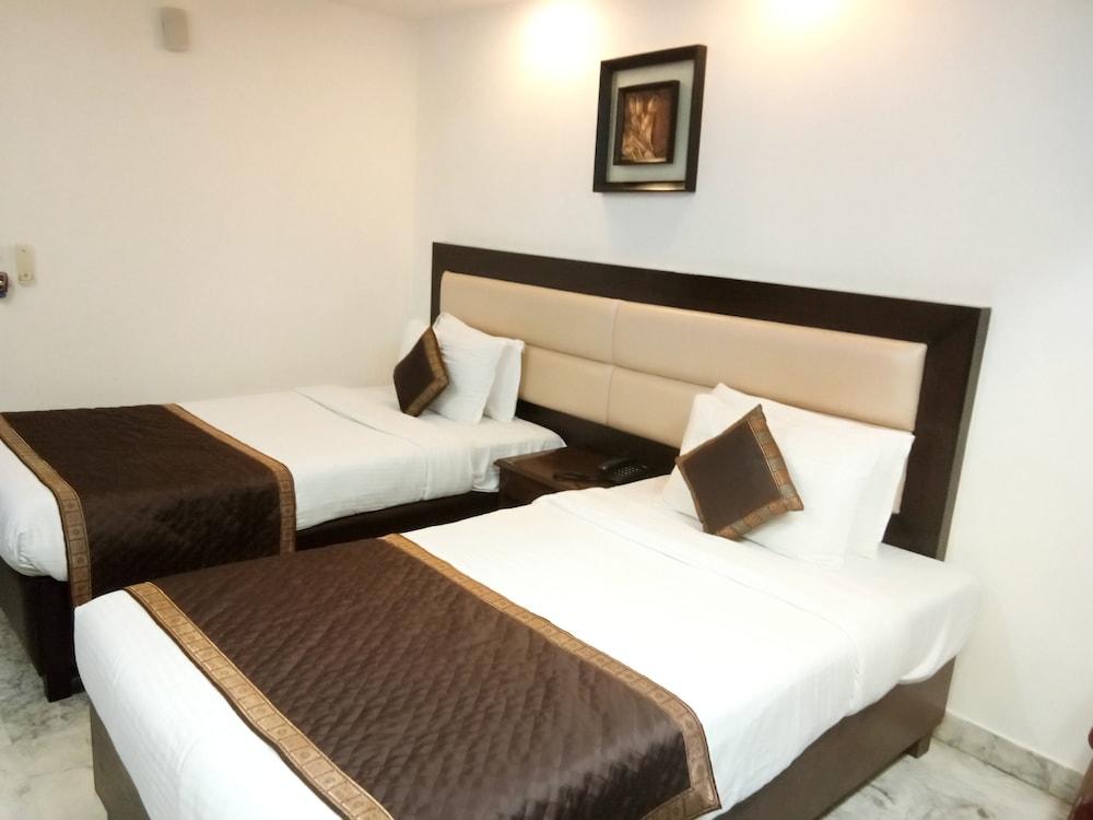 Kastor- Near Nehru Place- Gk 2- M Block Market-gk Metro Station-dr As Clinic New Delhi