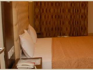 Metropolis Tourist Hotel 3*