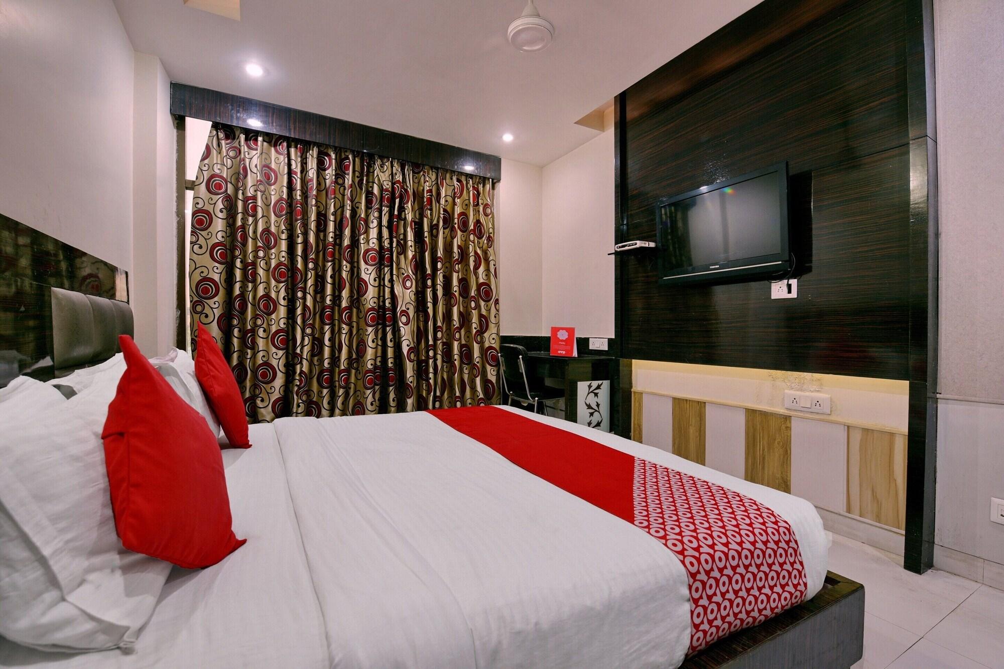 Oyo 464 Lotus Palace 3*