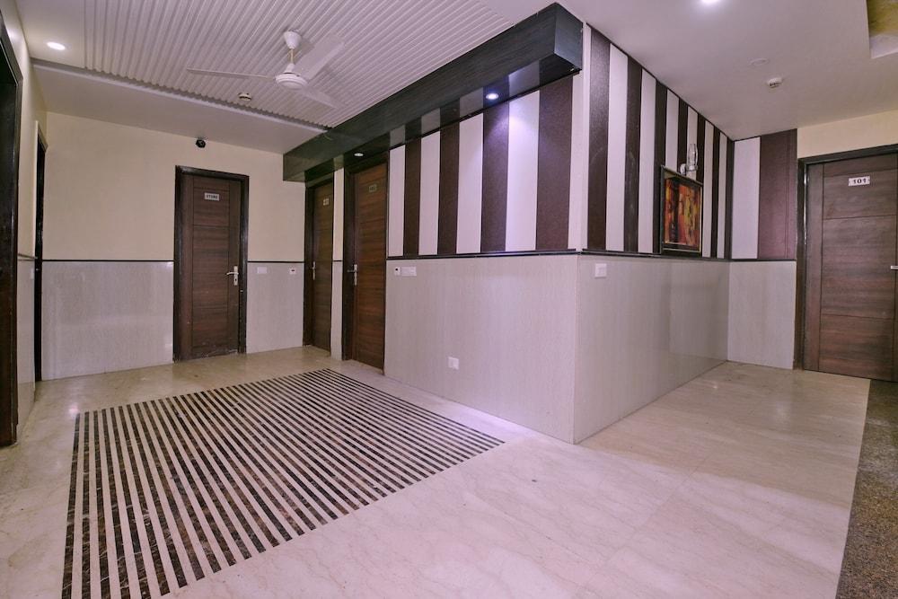 Oyo 464 Lotus Palace Hotel 3*