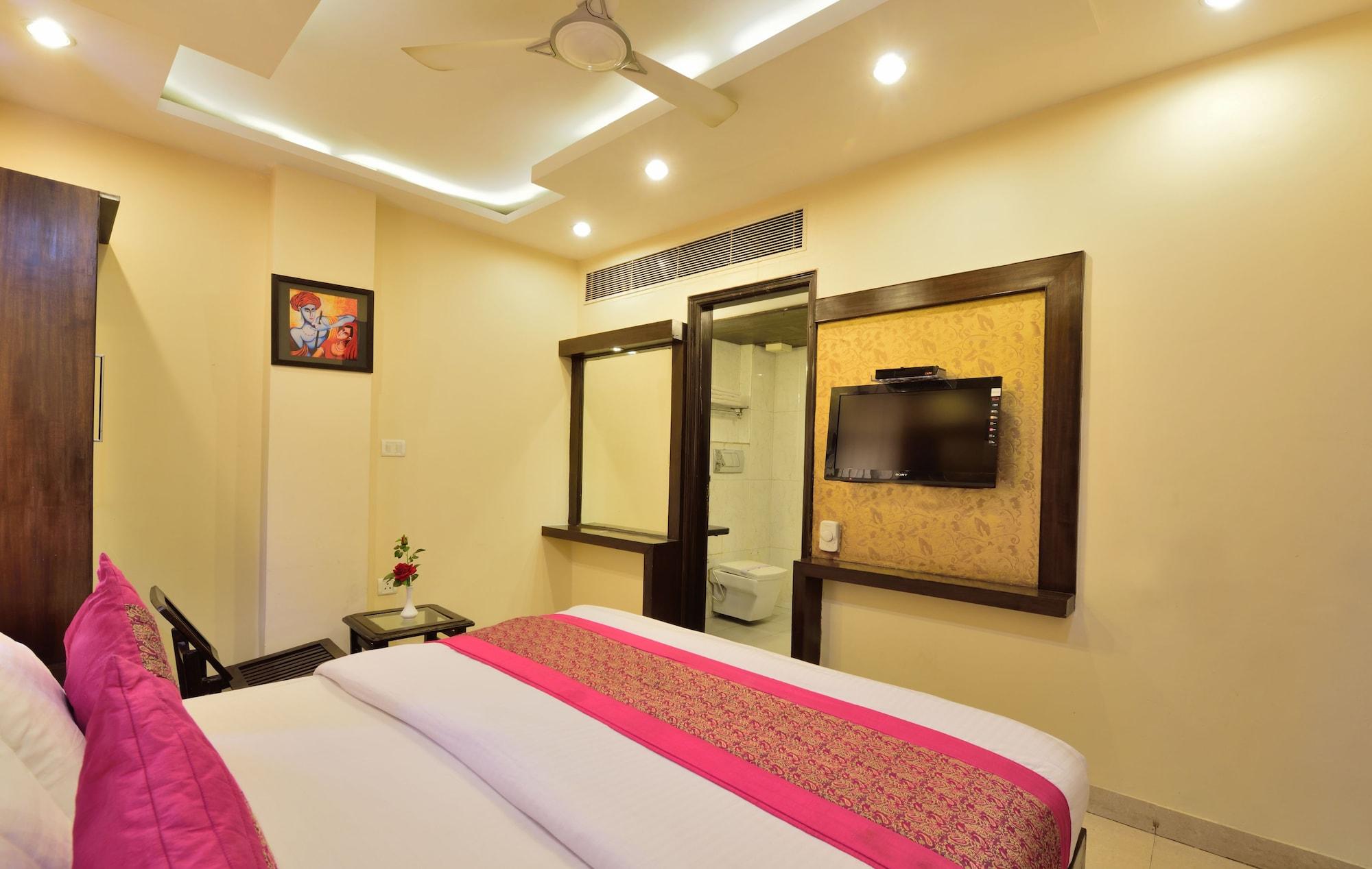Gold Palace - 03 Mins Walk From Railway Station New Delhi