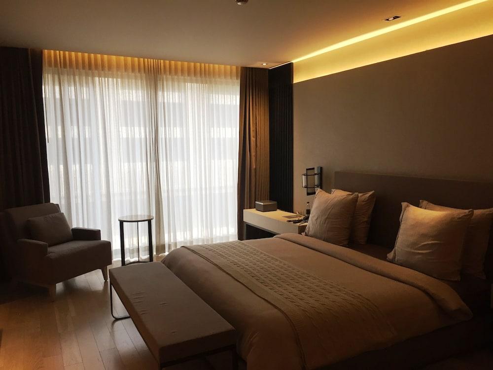 Hotel Roseate House