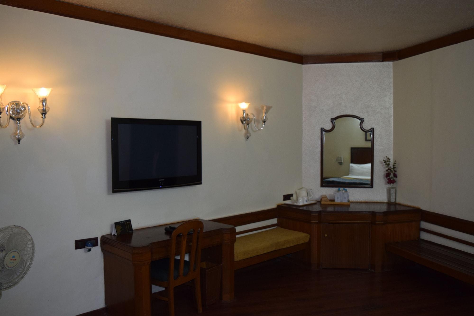 Samrat, Hotel 4*