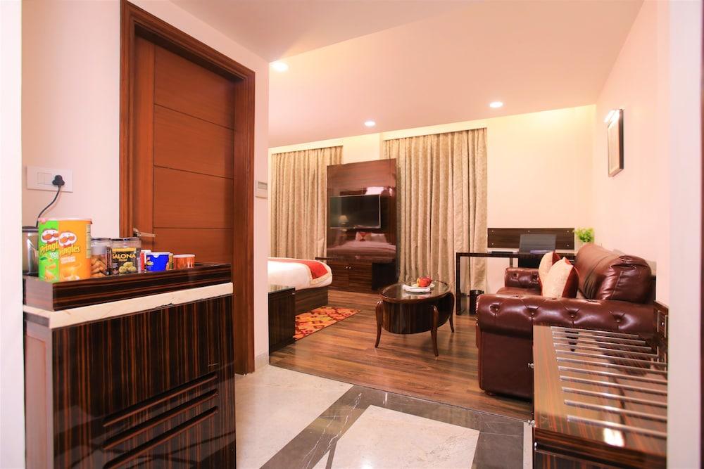 La Hotel *