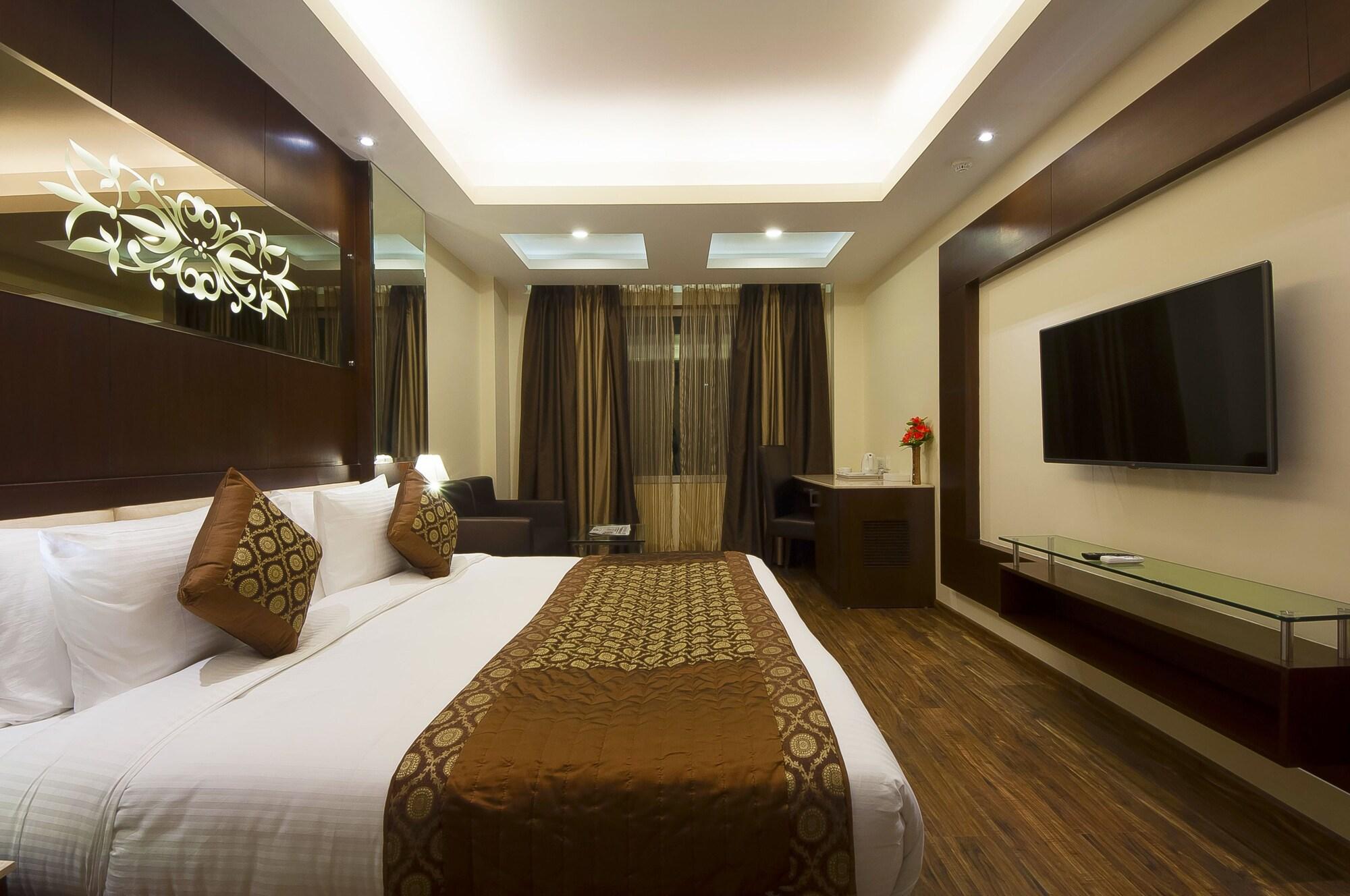 Golden Grand Hotel