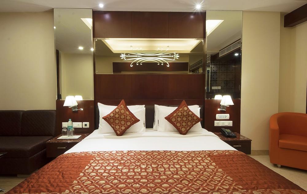 Golden Grand Hotel 4*