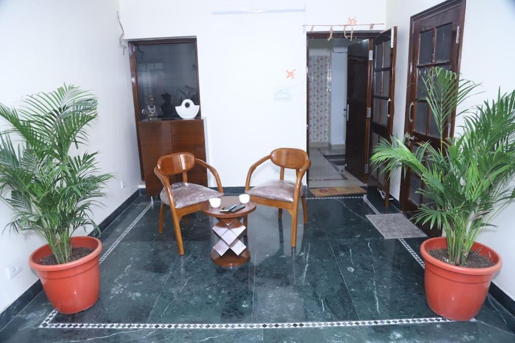 Apartment Divine India Service 3bhk,b57 Sarita Vihar,apollo New Delhi