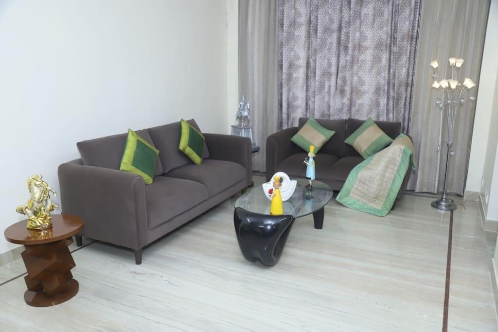 Apartment Divine India Service 3bhk,b57 Sarita Vihar,apollo New Delhi