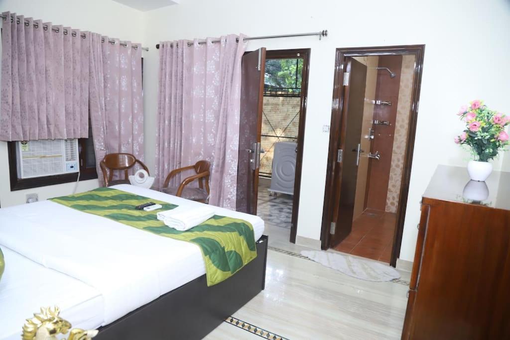 Divine India Service 3bhk,b57 Sarita Vihar,apollo