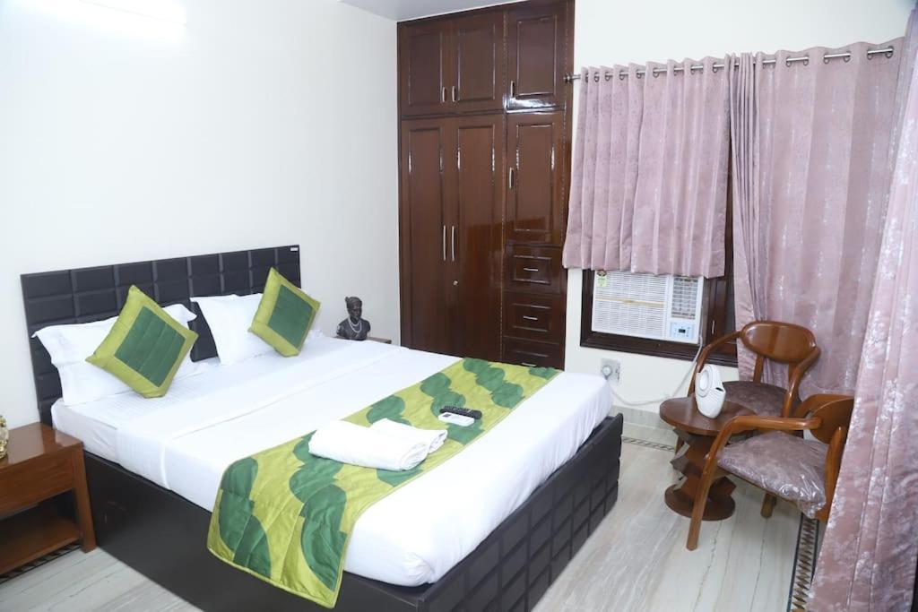 Divine India Service 3bhk,b57 Sarita Vihar,apollo *
