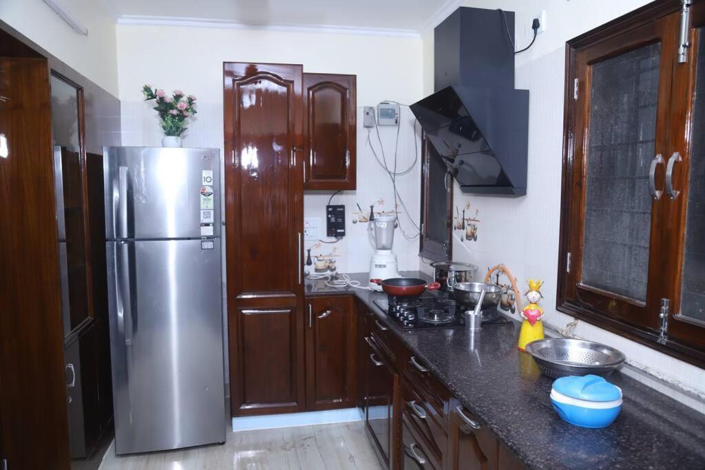 Divine India Service 3bhk,b57 Sarita Vihar,apollo Apartment
