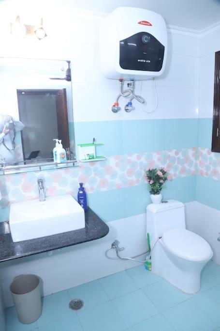 Divine India Service 3bhk,b57 Sarita Vihar,apollo Apartment *