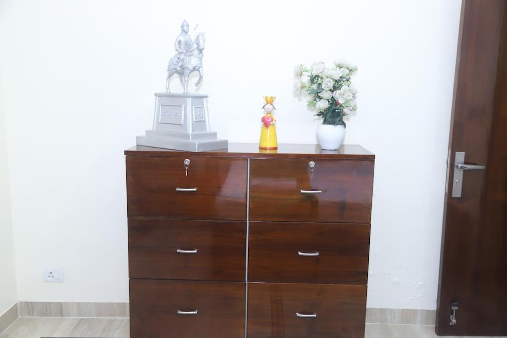 Divine India Service 3bhk,b57 Sarita Vihar,apollo New Delhi
