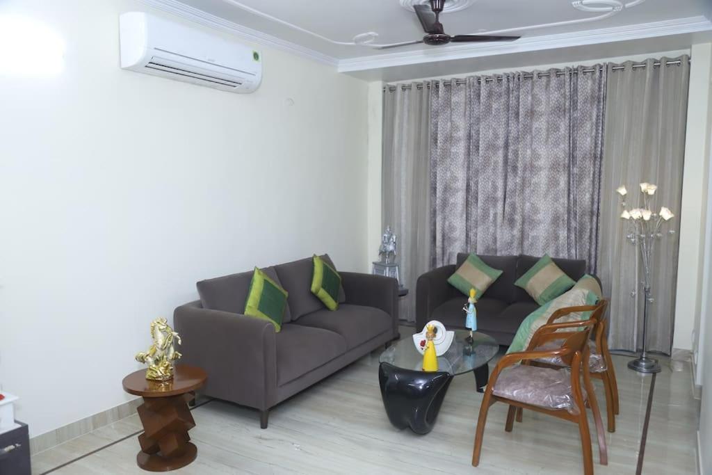 Divine India Service 3bhk,b57 Sarita Vihar,apollo