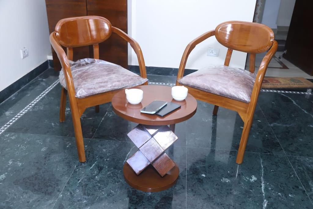 Divine India Service 3bhk,b57 Sarita Vihar,apollo Apartment