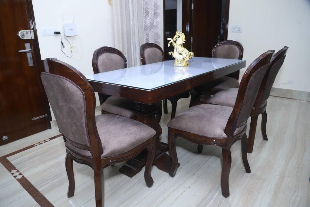 Divine India Service 3bhk,b57 Sarita Vihar,apollo Apartment New Delhi