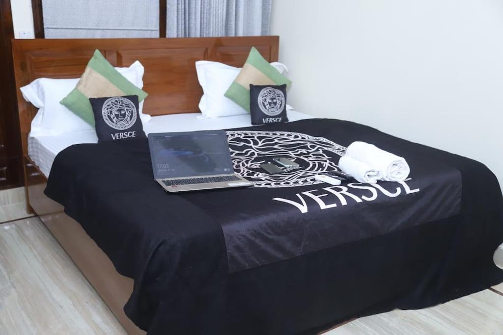 Divine India Service 3bhk,b57 Sarita Vihar,apollo *