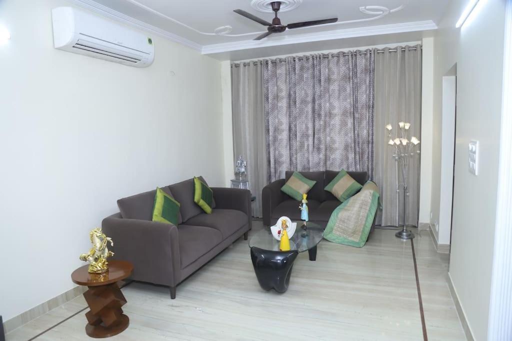 Divine India Service 3bhk,b57 Sarita Vihar,apollo Apartment New Delhi