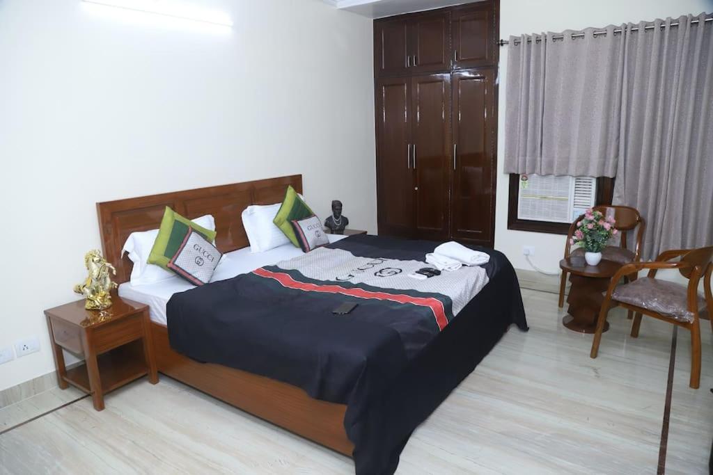 Divine India Service 3bhk,b57 Sarita Vihar,apollo *