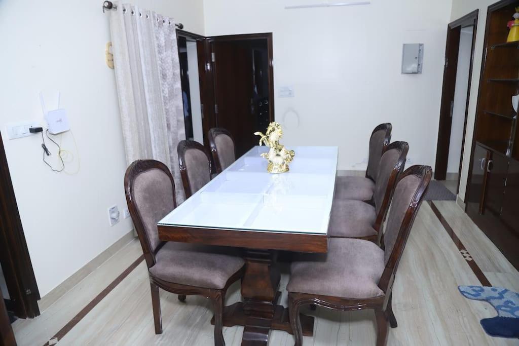 Divine India Service 3bhk,b57 Sarita Vihar,apollo Apartment