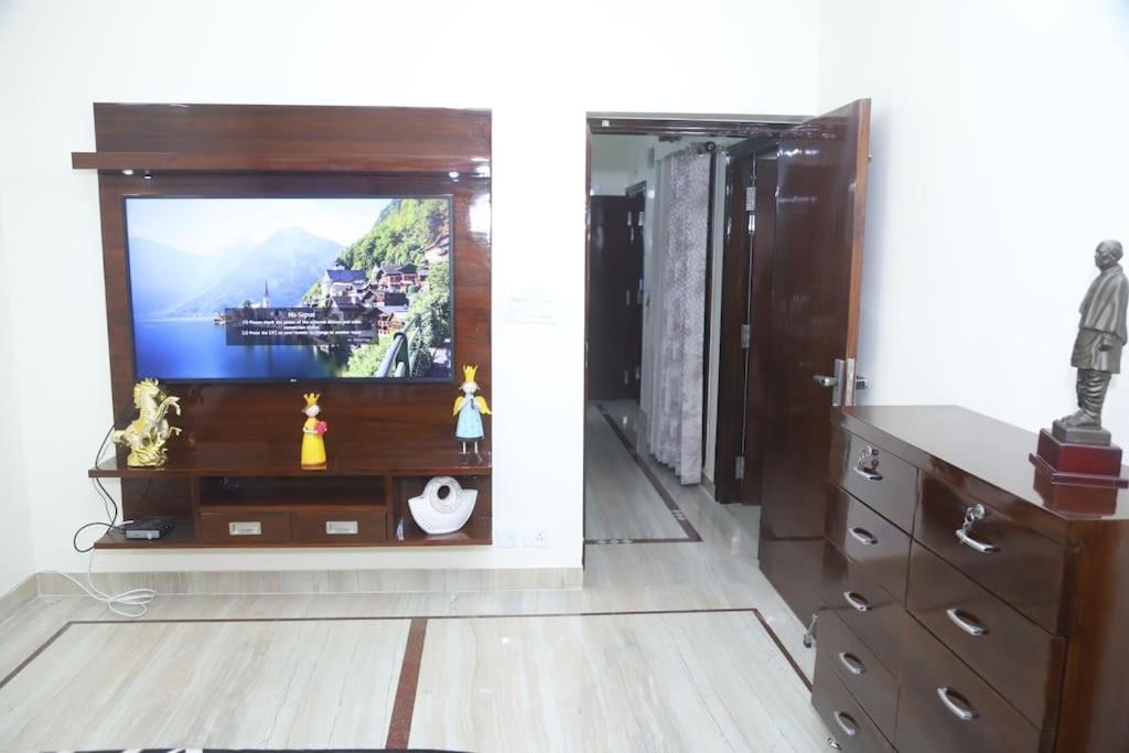 Divine India Service 3bhk,b57 Sarita Vihar,apollo *