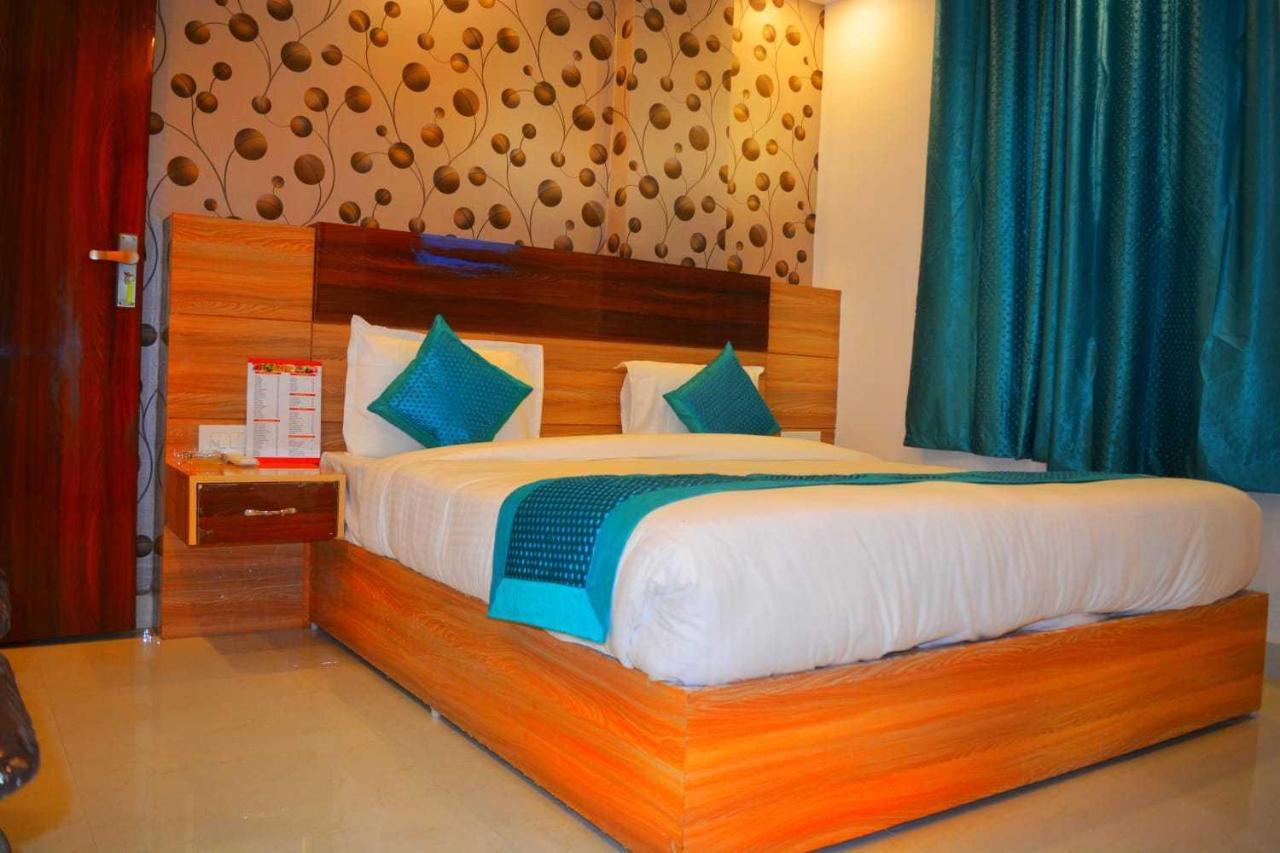 O The New View Hotel New Delhi