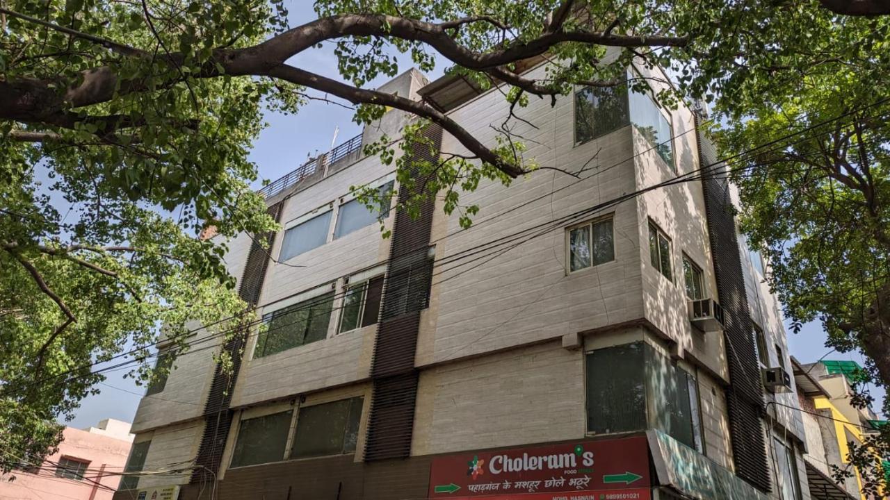 Sun Residency - Near Lajpat Nagar Metro Station 3*
