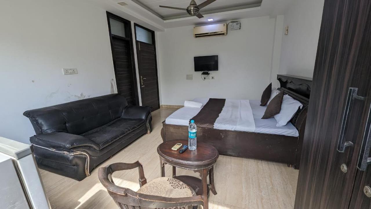Sun Residency - Near Lajpat Nagar Metro Station