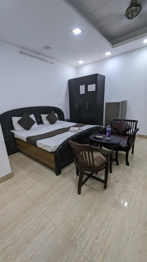Sun Residency - Near Lajpat Nagar Metro Station Hotel 3*