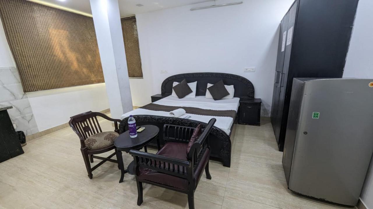 Sun Residency - Near Lajpat Nagar Metro Station 3*