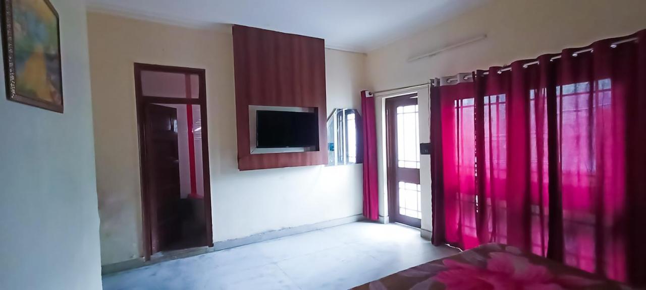 Roomshala 069 Harshi Residency - Janankpuri Hotel New Delhi