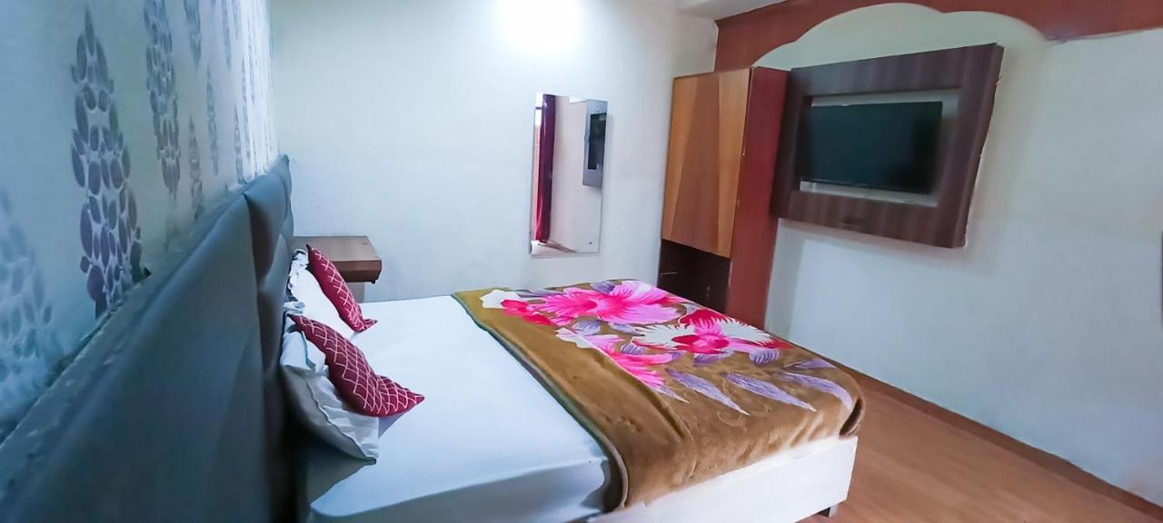 Roomshala 069 Harshi Residency - Janankpuri New Delhi