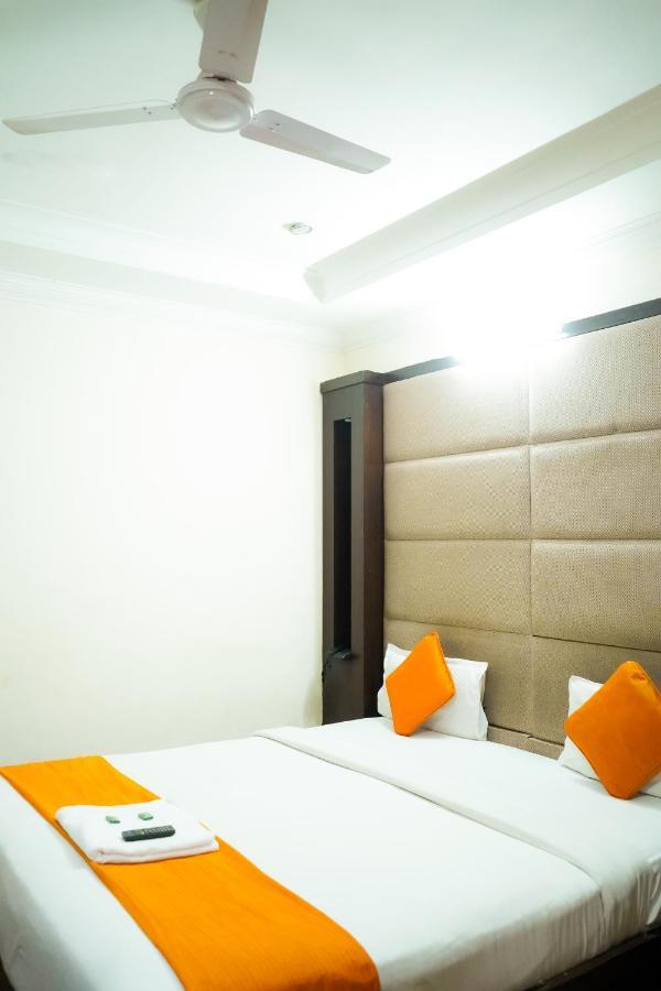Roomshala 038 Imperial - Nehru Enclave New Delhi