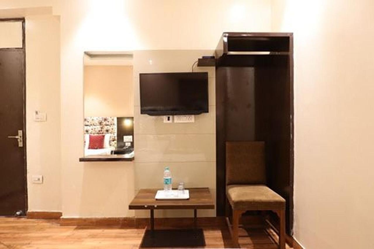 Hotel Amrit 2*