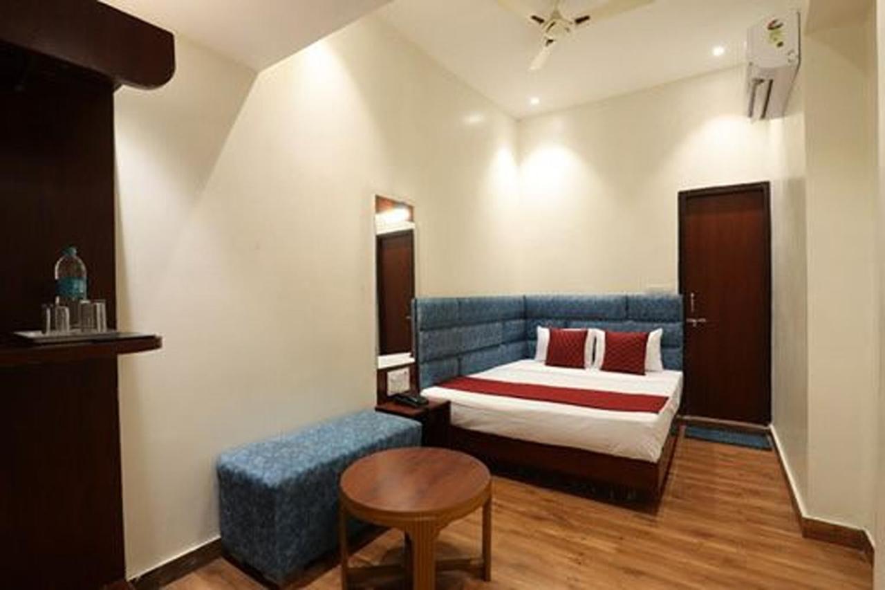 Amrit Hotel 2*