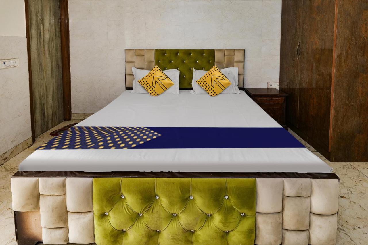 Oyo Flagship 81486 Mahalaxmi 3* New Delhi