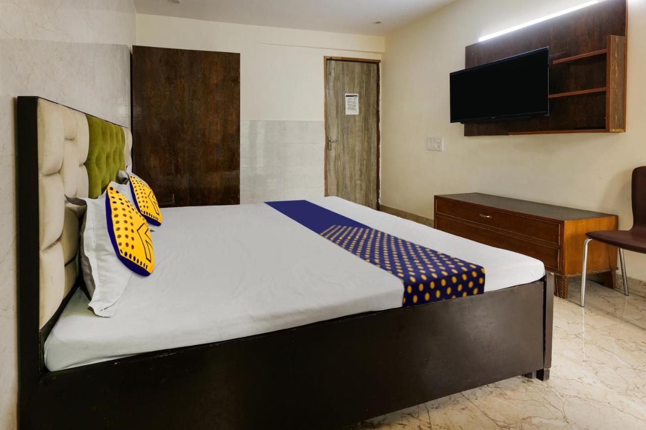 Oyo Flagship 81486 Mahalaxmi Hotel New Delhi