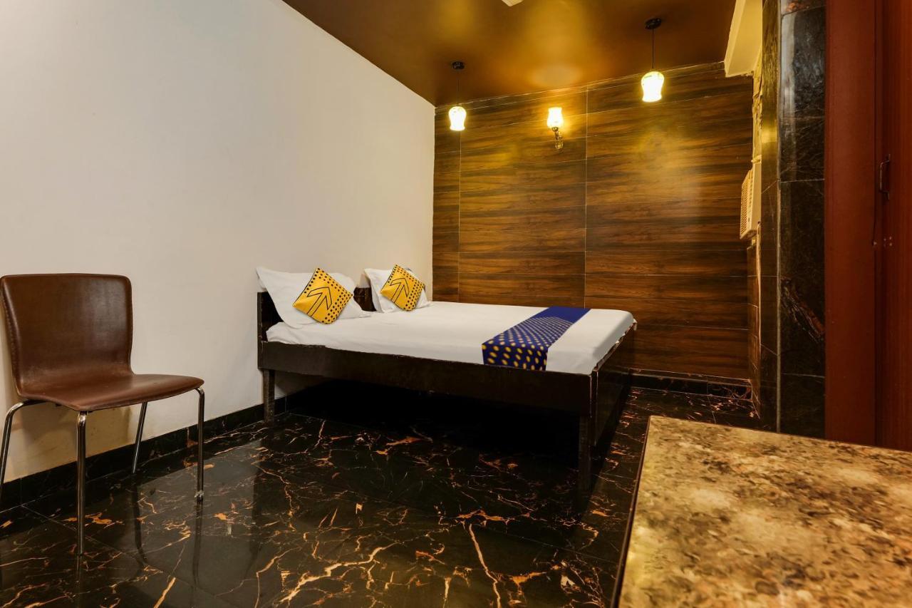 Hotel Oyo Flagship 81486 Mahalaxmi 3*