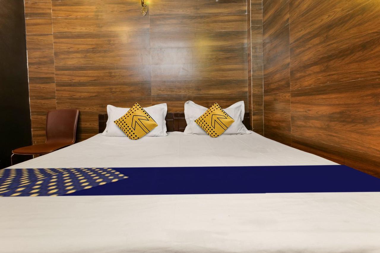 Hotel Oyo Flagship 81486 Mahalaxmi 3*